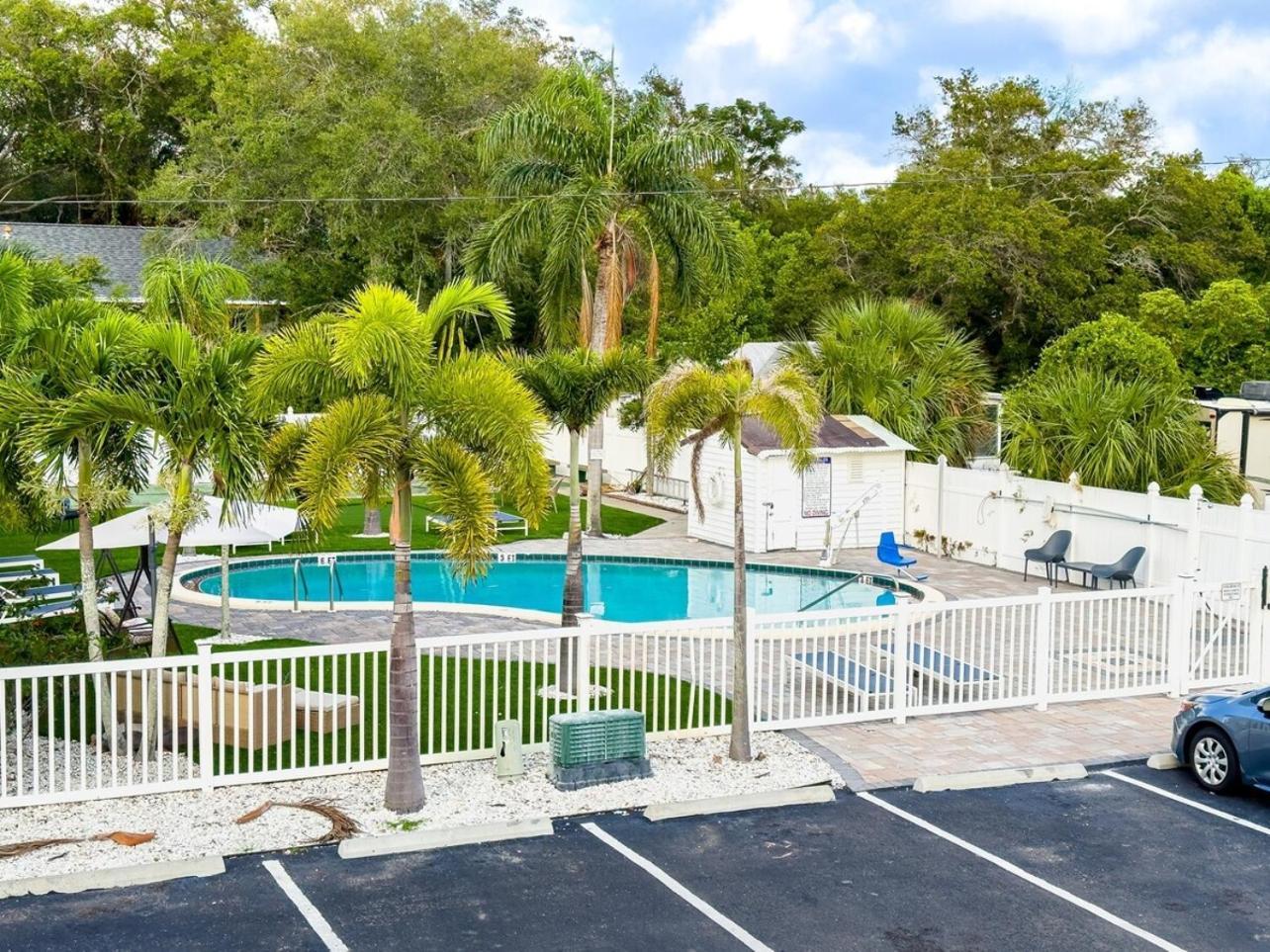 2B1B Stylish Little House W Shared Pool 511 Villa Clearwater Eksteriør billede